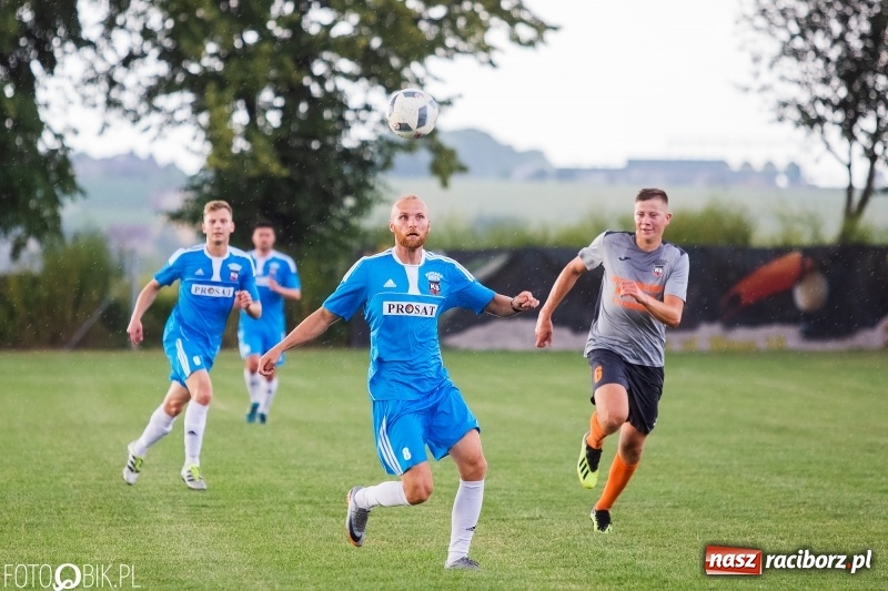 Zdjęcie w galerii na portalu naszraciborz.pl: Jacek Trzeciak & Przyjaciele rozbili Naprzód Borucin wiadomości z regionu