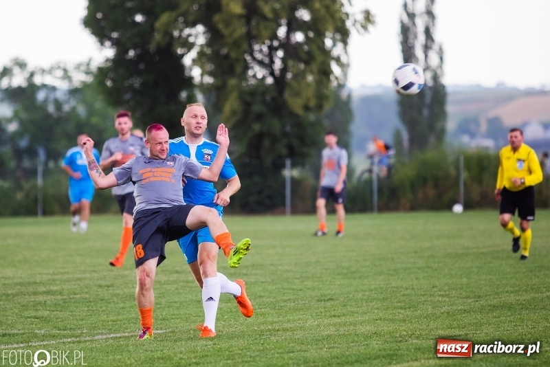 Zdjęcie w galerii na portalu naszraciborz.pl: Jacek Trzeciak & Przyjaciele rozbili Naprzód Borucin wiadomości z regionu