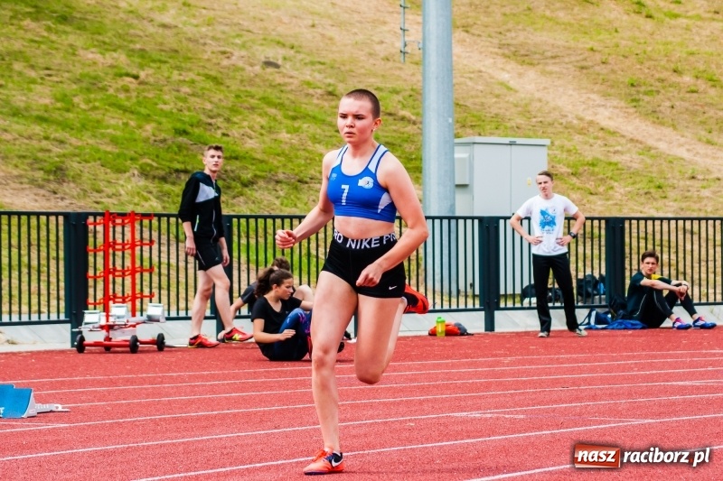 Zdjęcie w galerii na portalu naszraciborz.pl: Generalny sprawdzian przez Mistrzostwami Polski. Mityng lekkoatletyczny na raciborskim stadionie [FOTO] wiadomości z regionu
