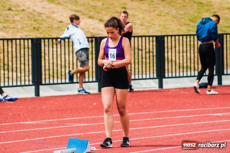 Zdjęcie w galerii na portalu naszraciborz.pl: Generalny sprawdzian przez Mistrzostwami Polski. Mityng lekkoatletyczny na raciborskim stadionie [FOTO] wiadomości z regionu