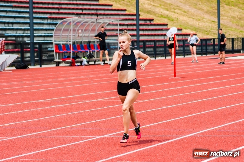 Zdjęcie w galerii na portalu naszraciborz.pl: Generalny sprawdzian przez Mistrzostwami Polski. Mityng lekkoatletyczny na raciborskim stadionie [FOTO] wiadomości z regionu