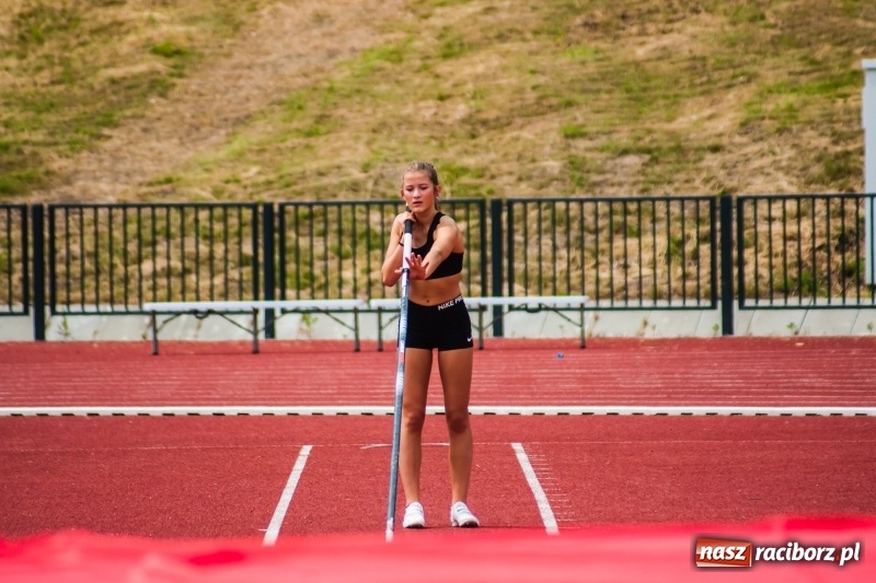Zdjęcie w galerii na portalu naszraciborz.pl: Generalny sprawdzian przez Mistrzostwami Polski. Mityng lekkoatletyczny na raciborskim stadionie [FOTO] wiadomości z regionu