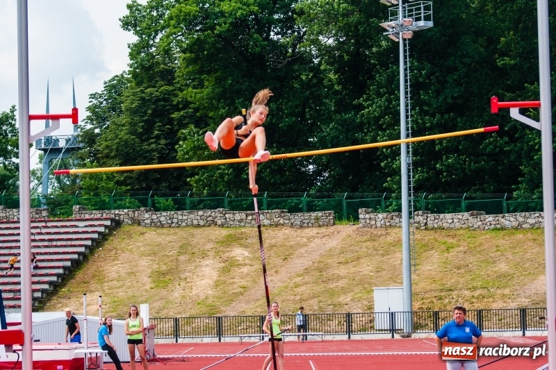 Zdjęcie w galerii na portalu naszraciborz.pl: Generalny sprawdzian przez Mistrzostwami Polski. Mityng lekkoatletyczny na raciborskim stadionie [FOTO] wiadomości z regionu