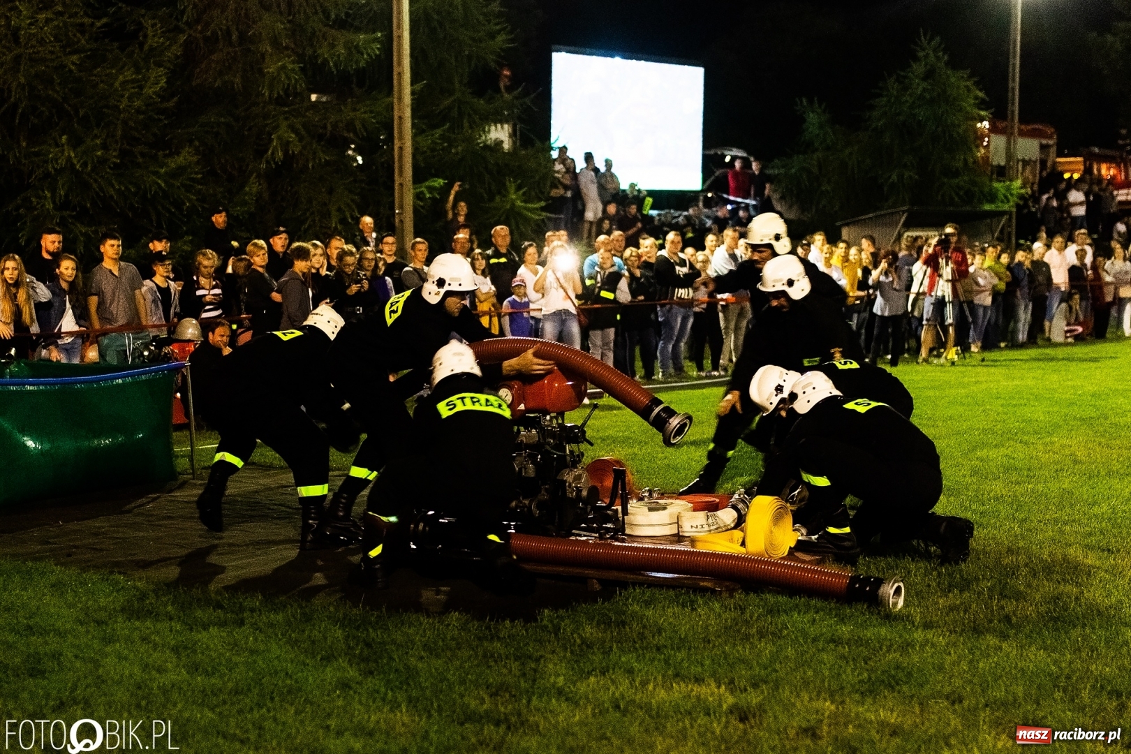 Zdjęcie w galerii na portalu naszraciborz.pl: Nocne strażackie show w Bolesławiu. Ostra rywalizacja i świetna zabawa [FOTO i WIDEO] wiadomości z regionu