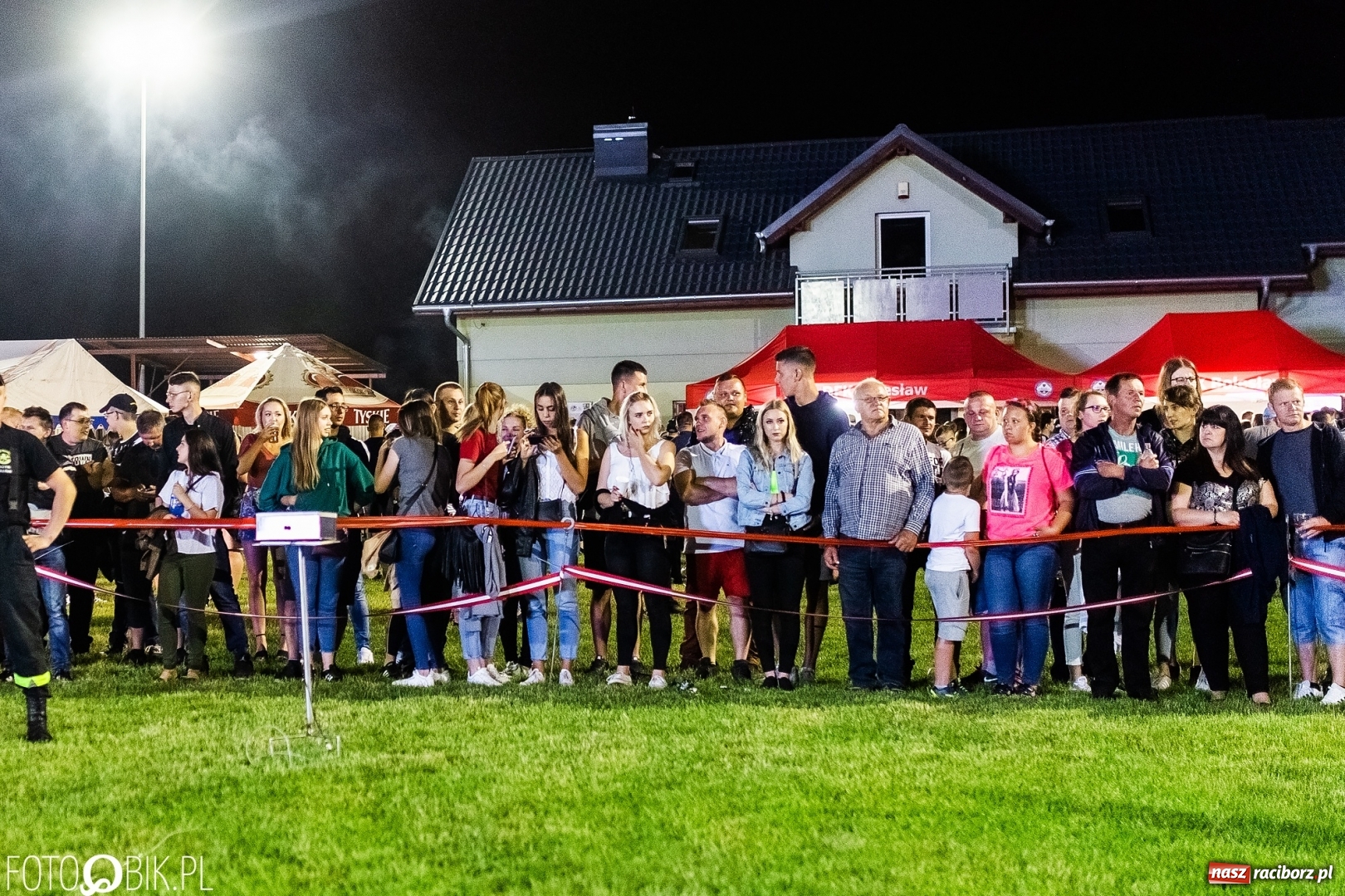 Zdjęcie w galerii na portalu naszraciborz.pl: Nocne strażackie show w Bolesławiu. Ostra rywalizacja i świetna zabawa [FOTO i WIDEO] wiadomości z regionu
