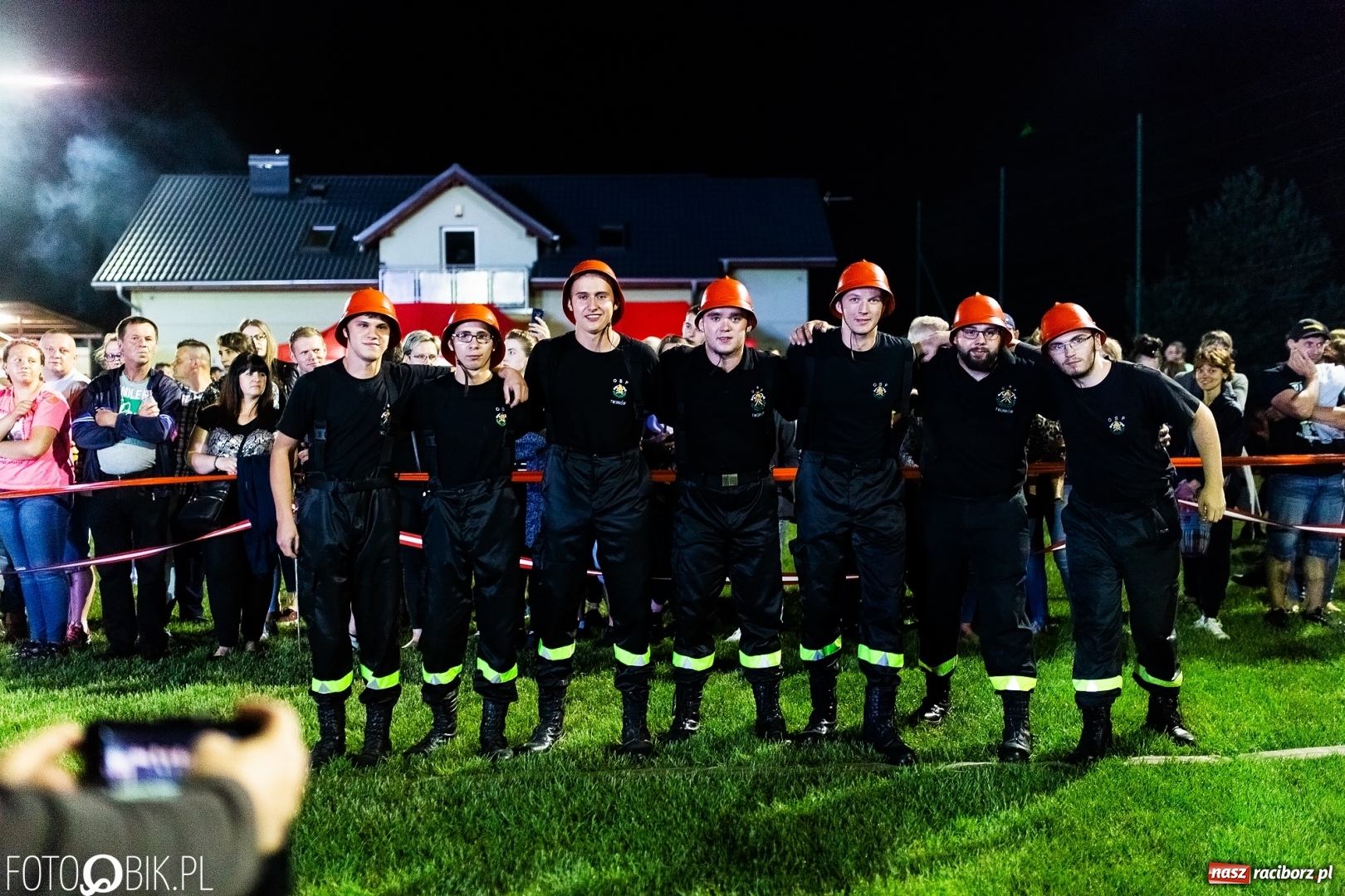 Zdjęcie w galerii na portalu naszraciborz.pl: Nocne strażackie show w Bolesławiu. Ostra rywalizacja i świetna zabawa [FOTO i WIDEO] wiadomości z regionu