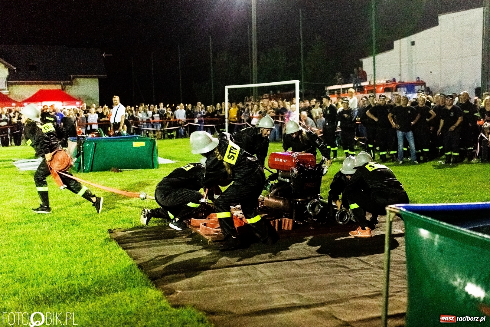 Zdjęcie w galerii na portalu naszraciborz.pl: Nocne strażackie show w Bolesławiu. Ostra rywalizacja i świetna zabawa [FOTO i WIDEO] wiadomości z regionu