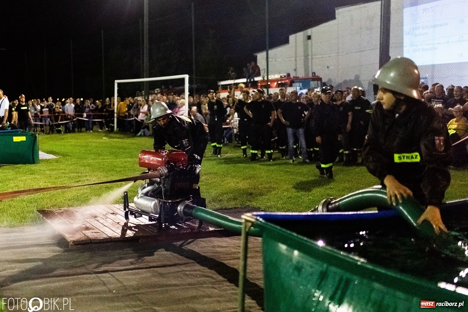 Zdjęcie w galerii na portalu naszraciborz.pl: Nocne strażackie show w Bolesławiu. Ostra rywalizacja i świetna zabawa [FOTO i WIDEO] wiadomości z regionu