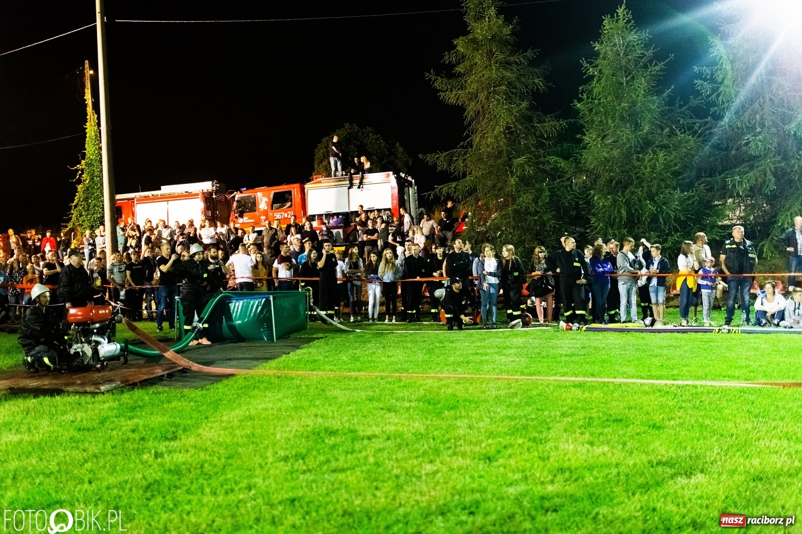 Zdjęcie w galerii na portalu naszraciborz.pl: Nocne strażackie show w Bolesławiu. Ostra rywalizacja i świetna zabawa [FOTO i WIDEO] wiadomości z regionu