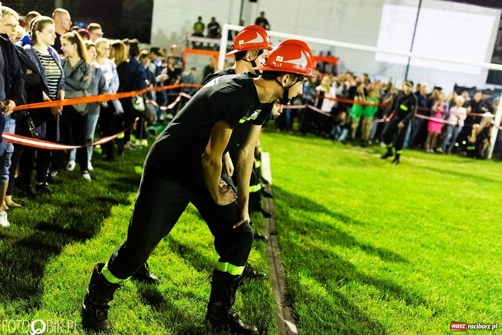 Zdjęcie w galerii na portalu naszraciborz.pl: Nocne strażackie show w Bolesławiu. Ostra rywalizacja i świetna zabawa [FOTO i WIDEO] wiadomości z regionu