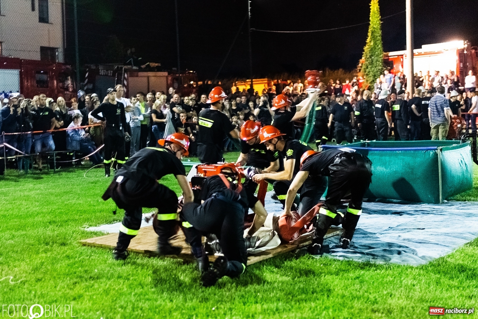 Zdjęcie w galerii na portalu naszraciborz.pl: Nocne strażackie show w Bolesławiu. Ostra rywalizacja i świetna zabawa [FOTO i WIDEO] wiadomości z regionu