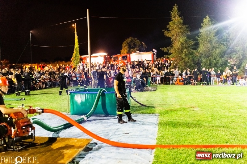 Zdjęcie w galerii na portalu naszraciborz.pl: Nocne strażackie show w Bolesławiu. Ostra rywalizacja i świetna zabawa [FOTO i WIDEO] wiadomości z regionu