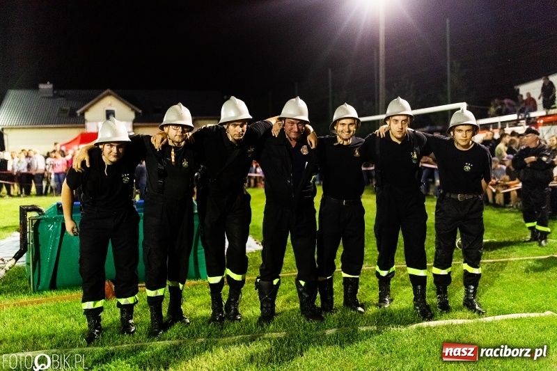 Zdjęcie w galerii na portalu naszraciborz.pl: Nocne strażackie show w Bolesławiu. Ostra rywalizacja i świetna zabawa [FOTO i WIDEO] wiadomości z regionu