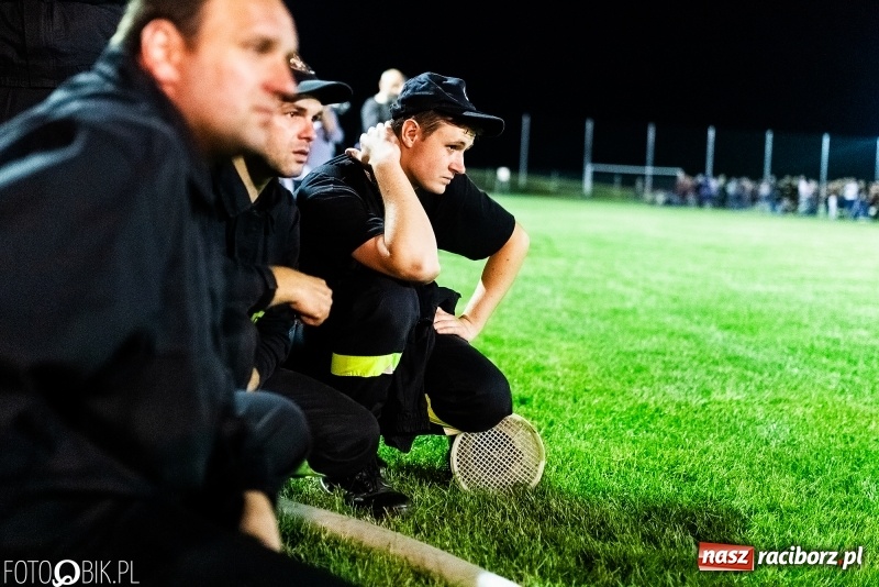 Zdjęcie w galerii na portalu naszraciborz.pl: Nocne strażackie show w Bolesławiu. Ostra rywalizacja i świetna zabawa [FOTO i WIDEO] wiadomości z regionu