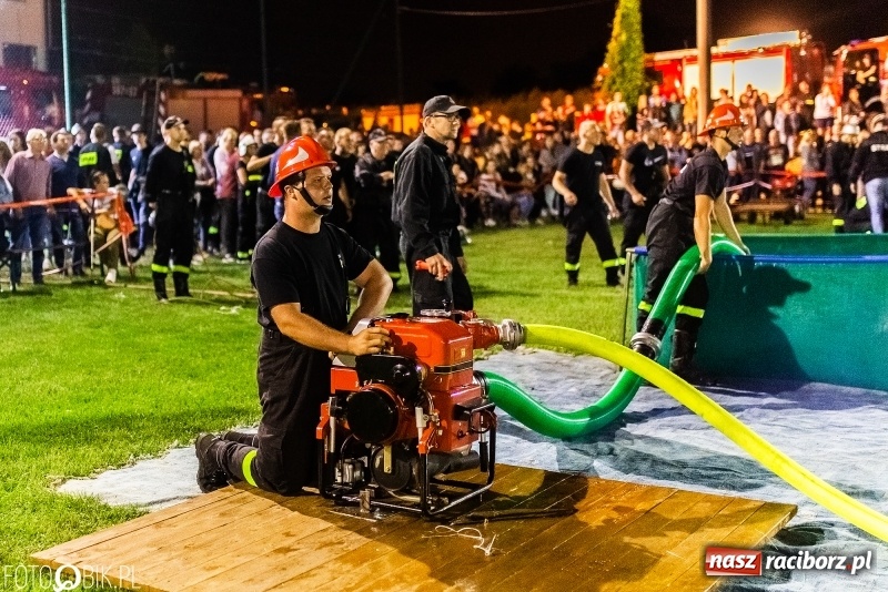 Zdjęcie w galerii na portalu naszraciborz.pl: Nocne strażackie show w Bolesławiu. Ostra rywalizacja i świetna zabawa [FOTO i WIDEO] wiadomości z regionu