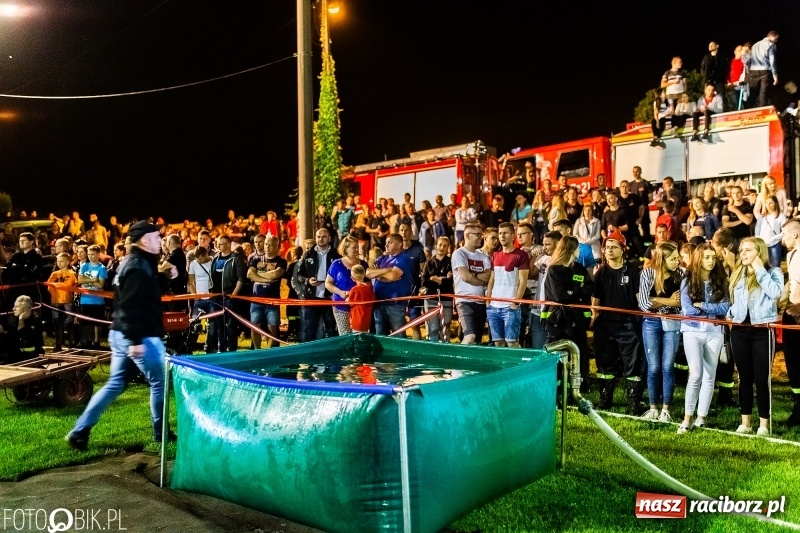 Zdjęcie w galerii na portalu naszraciborz.pl: Nocne strażackie show w Bolesławiu. Ostra rywalizacja i świetna zabawa [FOTO i WIDEO] wiadomości z regionu