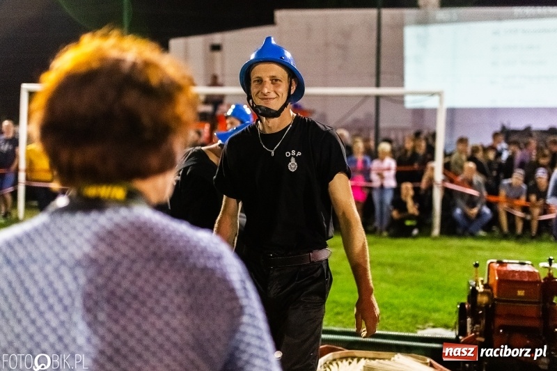 Zdjęcie w galerii na portalu naszraciborz.pl: Nocne strażackie show w Bolesławiu. Ostra rywalizacja i świetna zabawa [FOTO i WIDEO] wiadomości z regionu