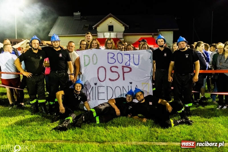 Zdjęcie w galerii na portalu naszraciborz.pl: Nocne strażackie show w Bolesławiu. Ostra rywalizacja i świetna zabawa [FOTO i WIDEO] wiadomości z regionu