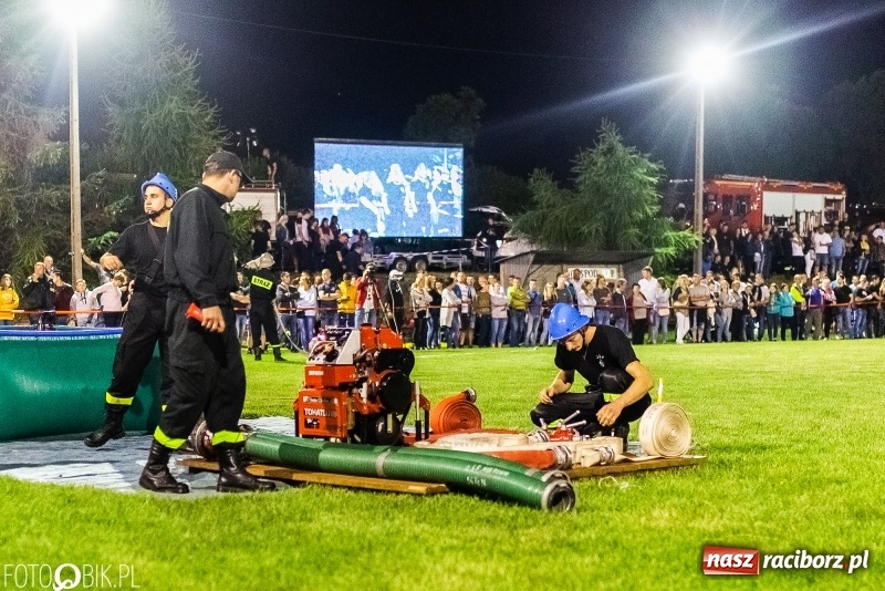 Zdjęcie w galerii na portalu naszraciborz.pl: Nocne strażackie show w Bolesławiu. Ostra rywalizacja i świetna zabawa [FOTO i WIDEO] wiadomości z regionu