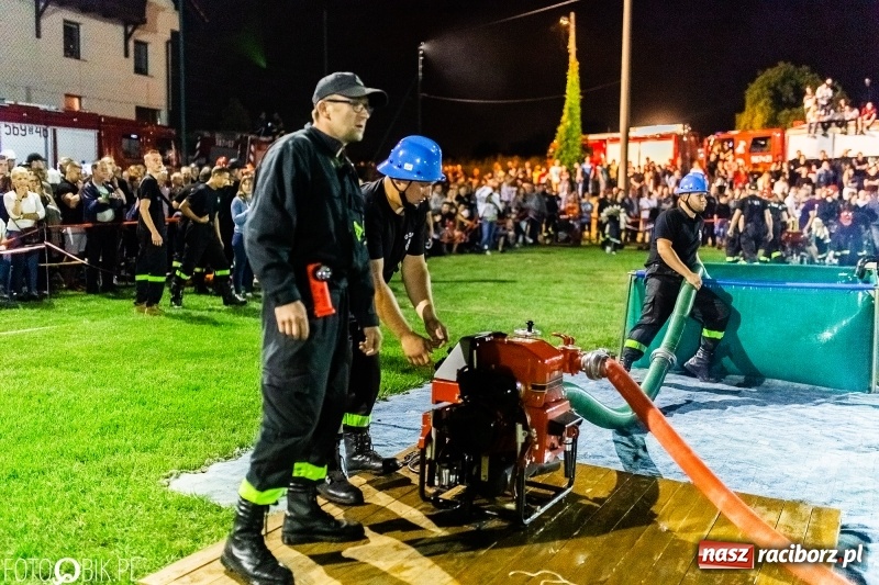 Zdjęcie w galerii na portalu naszraciborz.pl: Nocne strażackie show w Bolesławiu. Ostra rywalizacja i świetna zabawa [FOTO i WIDEO] wiadomości z regionu