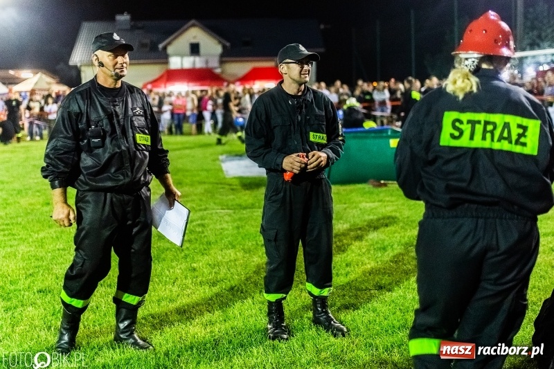Zdjęcie w galerii na portalu naszraciborz.pl: Nocne strażackie show w Bolesławiu. Ostra rywalizacja i świetna zabawa [FOTO i WIDEO] wiadomości z regionu