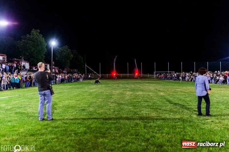 Zdjęcie w galerii na portalu naszraciborz.pl: Nocne strażackie show w Bolesławiu. Ostra rywalizacja i świetna zabawa [FOTO i WIDEO] wiadomości z regionu