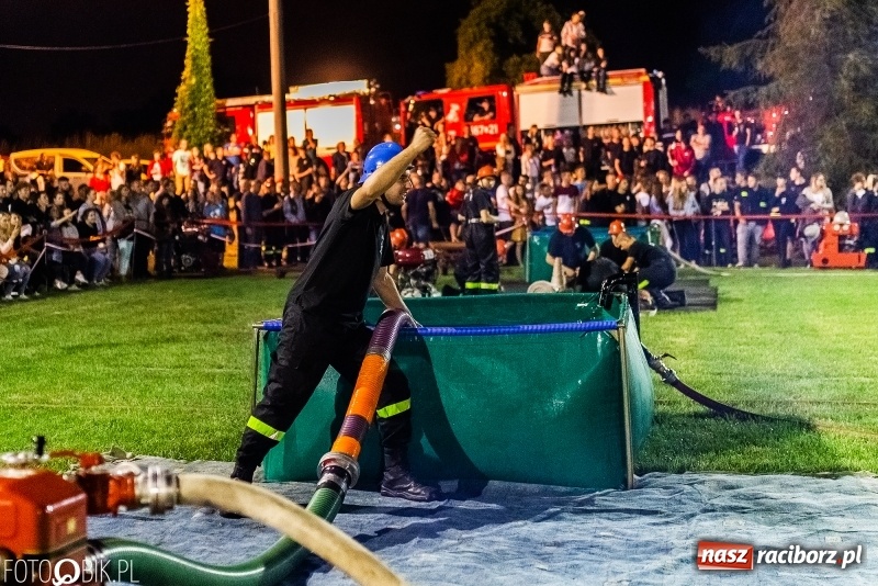 Zdjęcie w galerii na portalu naszraciborz.pl: Nocne strażackie show w Bolesławiu. Ostra rywalizacja i świetna zabawa [FOTO i WIDEO] wiadomości z regionu