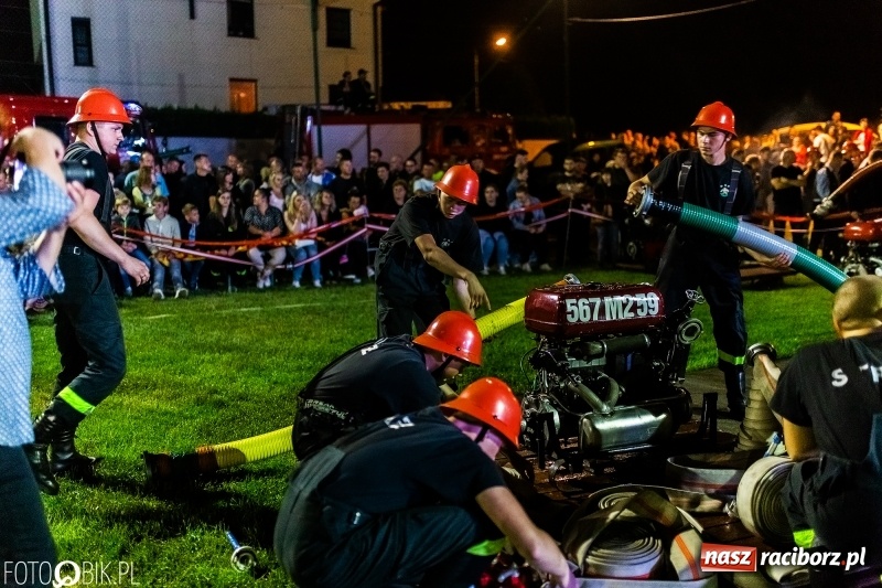 Zdjęcie w galerii na portalu naszraciborz.pl: Nocne strażackie show w Bolesławiu. Ostra rywalizacja i świetna zabawa [FOTO i WIDEO] wiadomości z regionu