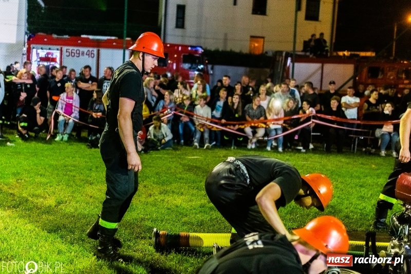 Zdjęcie w galerii na portalu naszraciborz.pl: Nocne strażackie show w Bolesławiu. Ostra rywalizacja i świetna zabawa [FOTO i WIDEO] wiadomości z regionu
