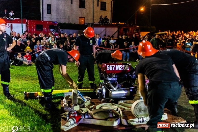 Zdjęcie w galerii na portalu naszraciborz.pl: Nocne strażackie show w Bolesławiu. Ostra rywalizacja i świetna zabawa [FOTO i WIDEO] wiadomości z regionu