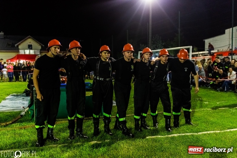Zdjęcie w galerii na portalu naszraciborz.pl: Nocne strażackie show w Bolesławiu. Ostra rywalizacja i świetna zabawa [FOTO i WIDEO] wiadomości z regionu