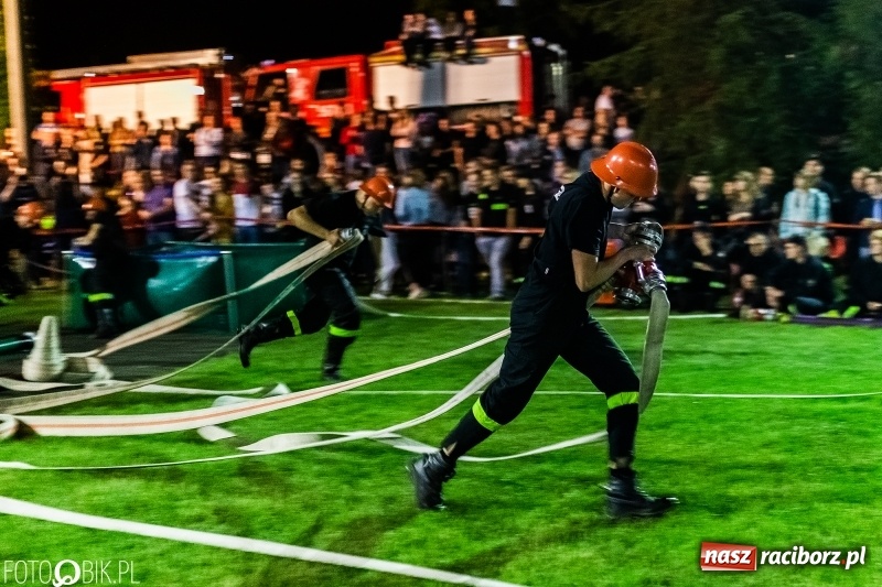 Zdjęcie w galerii na portalu naszraciborz.pl: Nocne strażackie show w Bolesławiu. Ostra rywalizacja i świetna zabawa [FOTO i WIDEO] wiadomości z regionu