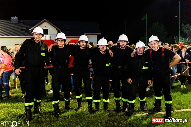 Zdjęcie w galerii na portalu naszraciborz.pl: Nocne strażackie show w Bolesławiu. Ostra rywalizacja i świetna zabawa [FOTO i WIDEO] wiadomości z regionu