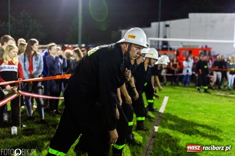 Zdjęcie w galerii na portalu naszraciborz.pl: Nocne strażackie show w Bolesławiu. Ostra rywalizacja i świetna zabawa [FOTO i WIDEO] wiadomości z regionu