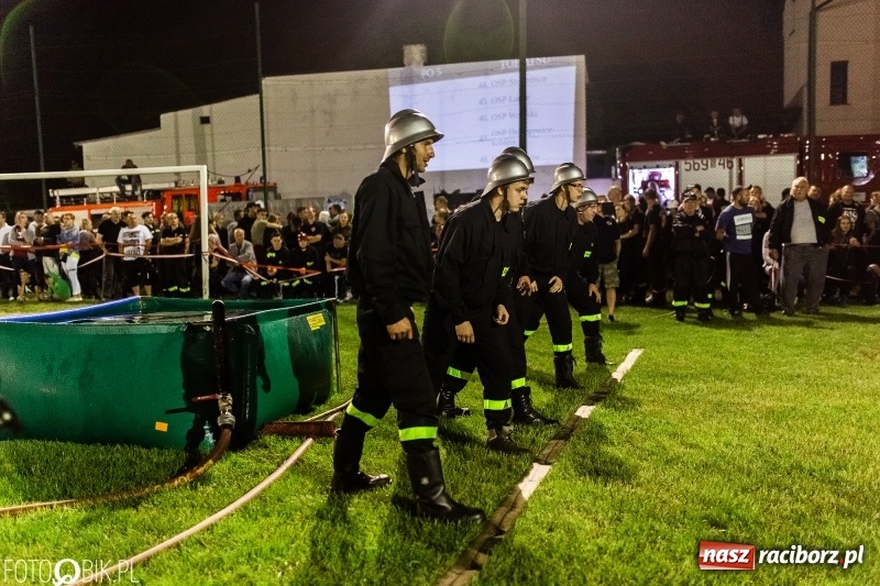 Zdjęcie w galerii na portalu naszraciborz.pl: Nocne strażackie show w Bolesławiu. Ostra rywalizacja i świetna zabawa [FOTO i WIDEO] wiadomości z regionu