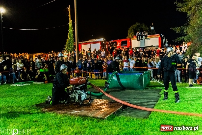 Zdjęcie w galerii na portalu naszraciborz.pl: Nocne strażackie show w Bolesławiu. Ostra rywalizacja i świetna zabawa [FOTO i WIDEO] wiadomości z regionu