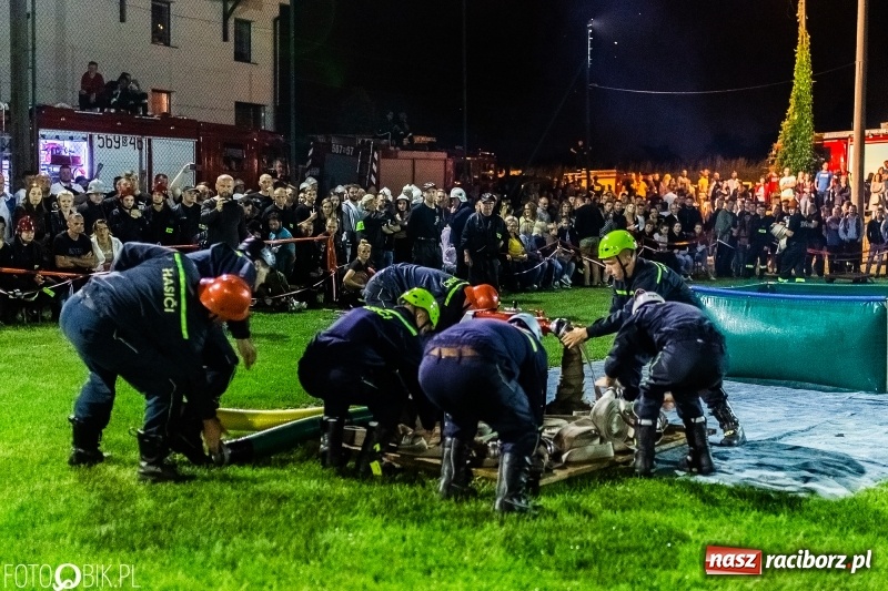 Zdjęcie w galerii na portalu naszraciborz.pl: Nocne strażackie show w Bolesławiu. Ostra rywalizacja i świetna zabawa [FOTO i WIDEO] wiadomości z regionu