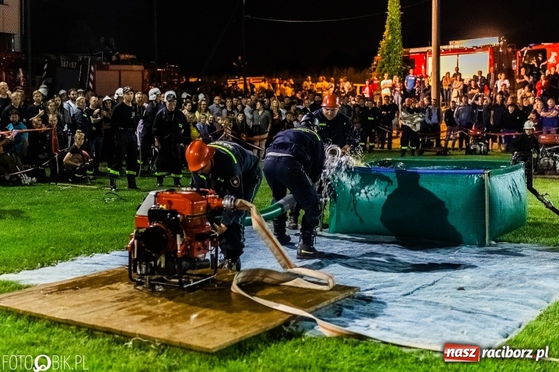 Zdjęcie w galerii na portalu naszraciborz.pl: Nocne strażackie show w Bolesławiu. Ostra rywalizacja i świetna zabawa [FOTO i WIDEO] wiadomości z regionu