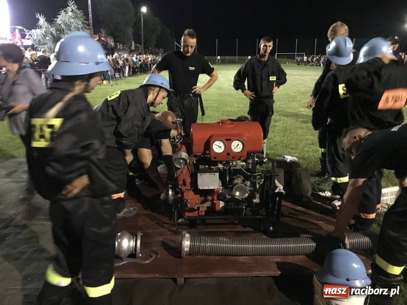 Zdjęcie w galerii na portalu naszraciborz.pl: Nocne strażackie show w Bolesławiu. Ostra rywalizacja i świetna zabawa [FOTO i WIDEO] wiadomości z regionu