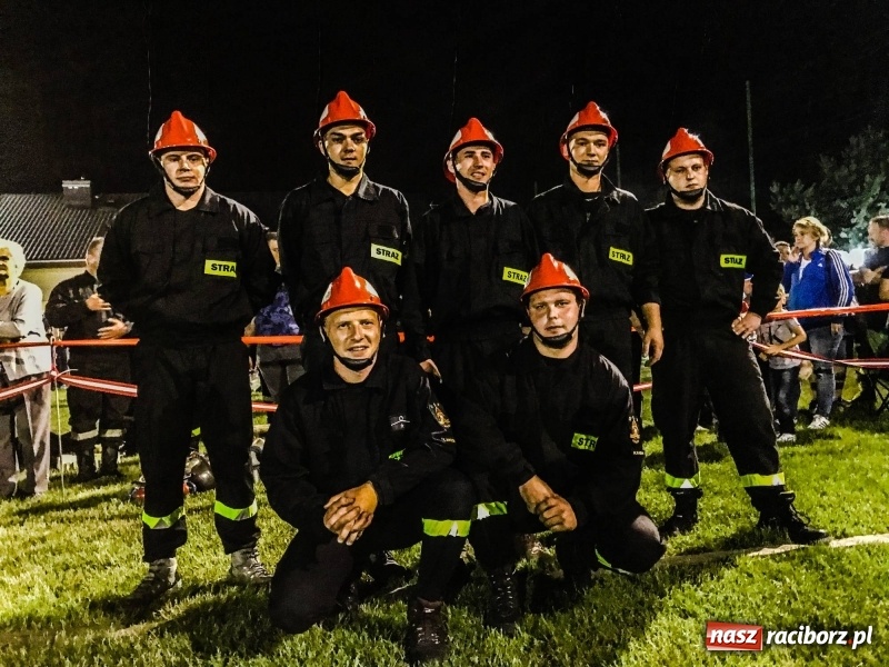 Zdjęcie w galerii na portalu naszraciborz.pl: Nocne strażackie show w Bolesławiu. Ostra rywalizacja i świetna zabawa [FOTO i WIDEO] wiadomości z regionu