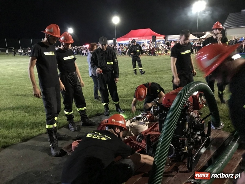 Zdjęcie w galerii na portalu naszraciborz.pl: Nocne strażackie show w Bolesławiu. Ostra rywalizacja i świetna zabawa [FOTO i WIDEO] wiadomości z regionu