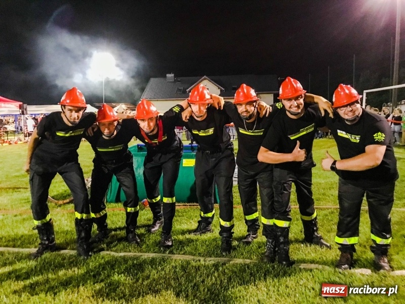 Zdjęcie w galerii na portalu naszraciborz.pl: Nocne strażackie show w Bolesławiu. Ostra rywalizacja i świetna zabawa [FOTO i WIDEO] wiadomości z regionu
