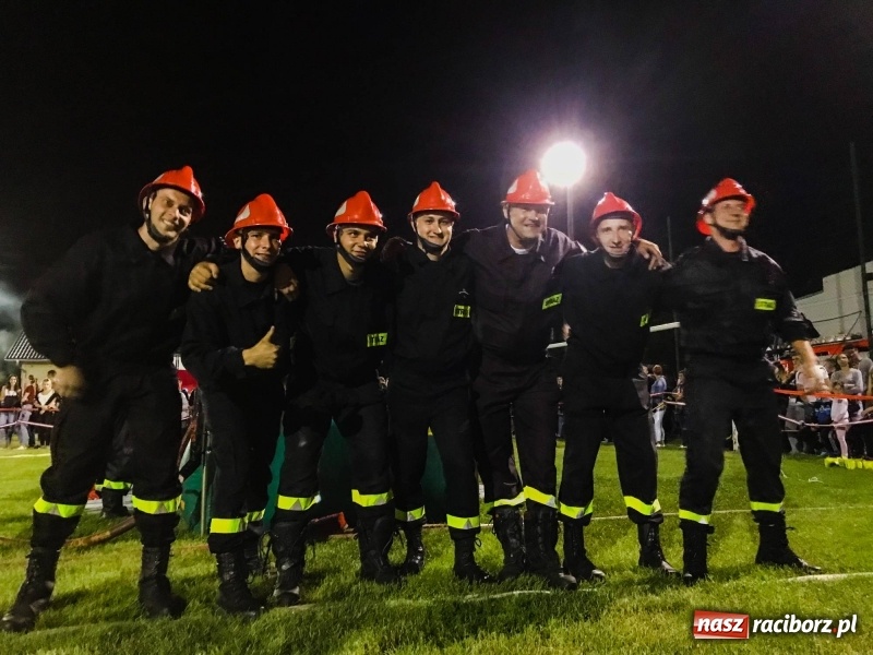 Zdjęcie w galerii na portalu naszraciborz.pl: Nocne strażackie show w Bolesławiu. Ostra rywalizacja i świetna zabawa [FOTO i WIDEO] wiadomości z regionu