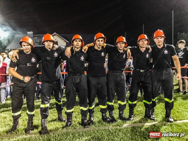 Zdjęcie w galerii na portalu naszraciborz.pl: Nocne strażackie show w Bolesławiu. Ostra rywalizacja i świetna zabawa [FOTO i WIDEO] wiadomości z regionu