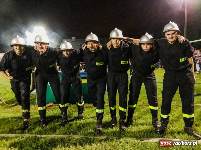 Zdjęcie w galerii na portalu naszraciborz.pl: Nocne strażackie show w Bolesławiu. Ostra rywalizacja i świetna zabawa [FOTO i WIDEO] wiadomości z regionu