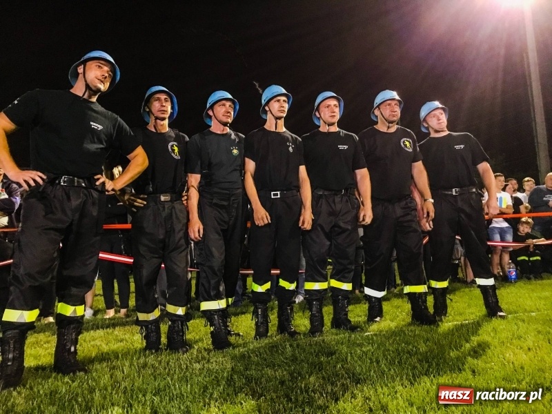 Zdjęcie w galerii na portalu naszraciborz.pl: Nocne strażackie show w Bolesławiu. Ostra rywalizacja i świetna zabawa [FOTO i WIDEO] wiadomości z regionu