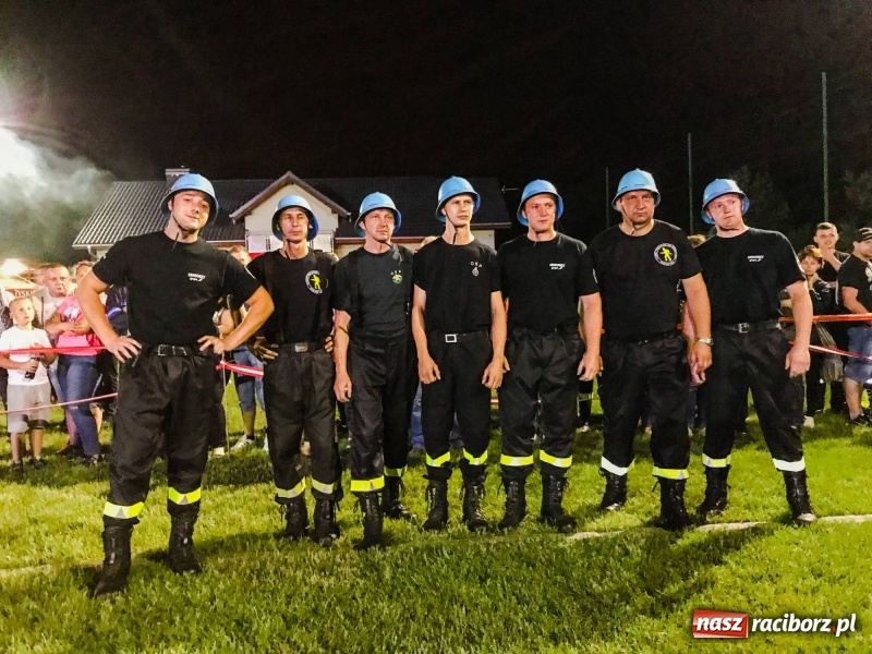 Zdjęcie w galerii na portalu naszraciborz.pl: Nocne strażackie show w Bolesławiu. Ostra rywalizacja i świetna zabawa [FOTO i WIDEO] wiadomości z regionu