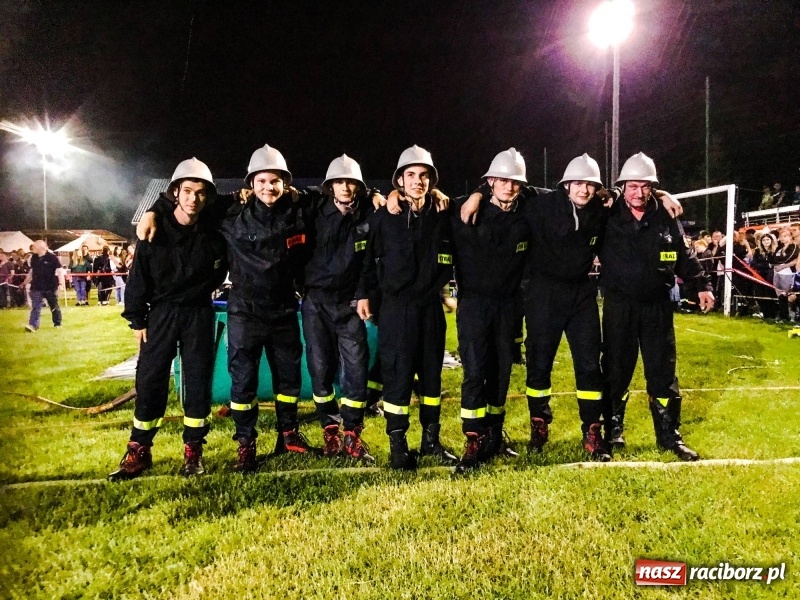 Zdjęcie w galerii na portalu naszraciborz.pl: Nocne strażackie show w Bolesławiu. Ostra rywalizacja i świetna zabawa [FOTO i WIDEO] wiadomości z regionu