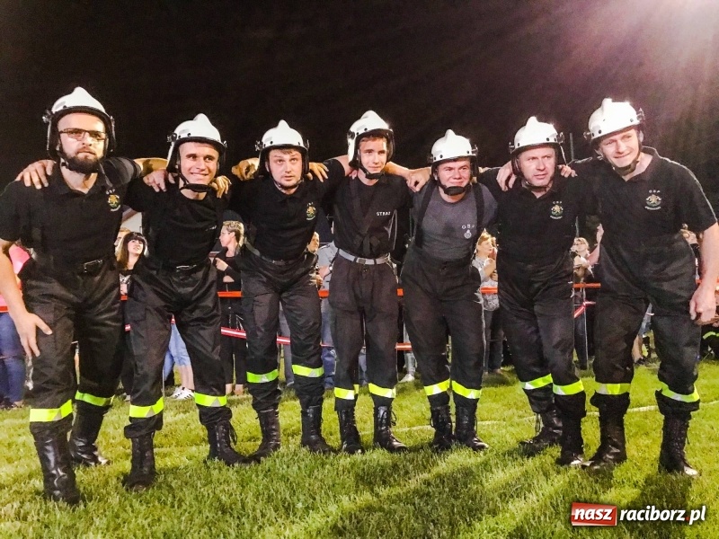 Zdjęcie w galerii na portalu naszraciborz.pl: Nocne strażackie show w Bolesławiu. Ostra rywalizacja i świetna zabawa [FOTO i WIDEO] wiadomości z regionu