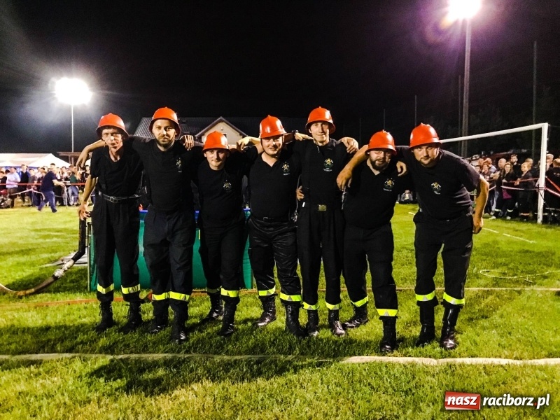 Zdjęcie w galerii na portalu naszraciborz.pl: Nocne strażackie show w Bolesławiu. Ostra rywalizacja i świetna zabawa [FOTO i WIDEO] wiadomości z regionu